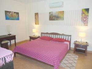 In addition, we certainly provide you with a safe deposit box, TV, Internet Wifi and fresh towels also Pooltowels.